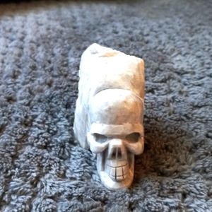 Quartz carved skull